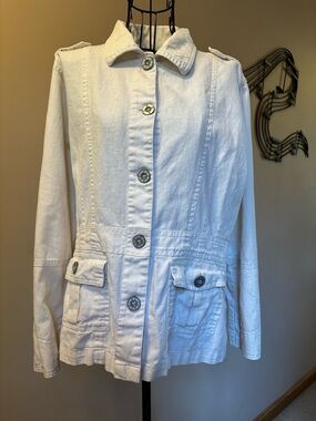 Casual White Button-Front Women's Jacket perfect for Spring/Summer Bill Blass PM